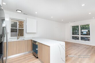 2132 S Fairfield Ave in Chicago, IL - Foto de edificio - Building Photo