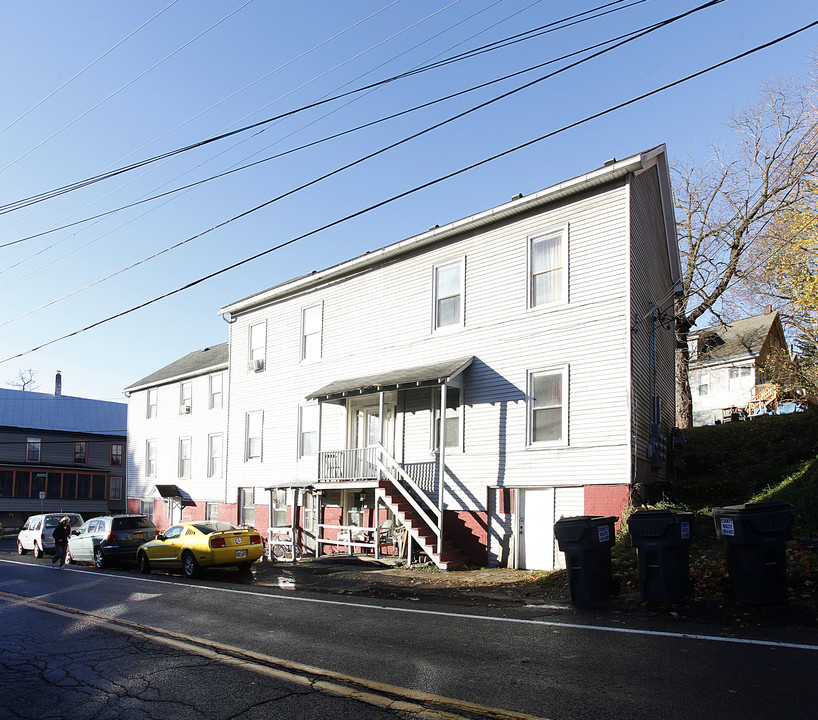 83 Main St in Ravena, NY - Foto de edificio