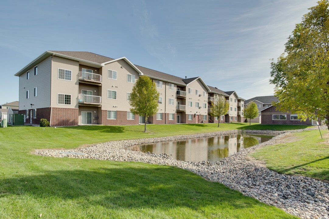 Courtyard Apartments on Belsly in Moorhead, MN - Foto de edificio