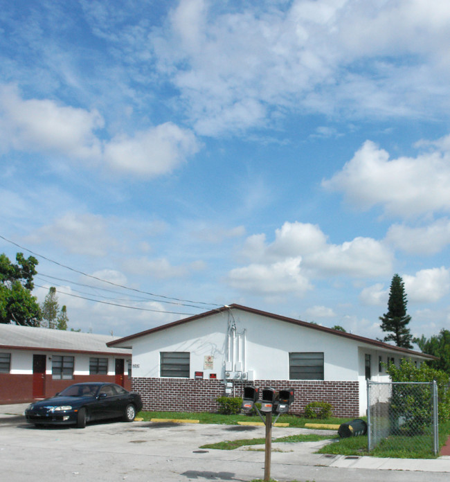 4041-4088 SW 23rd St in Hollywood, FL - Building Photo - Building Photo