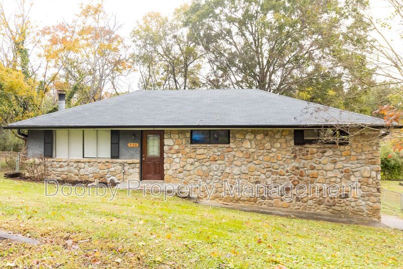 730 Roberta Dr in Rossville, GA - Building Photo