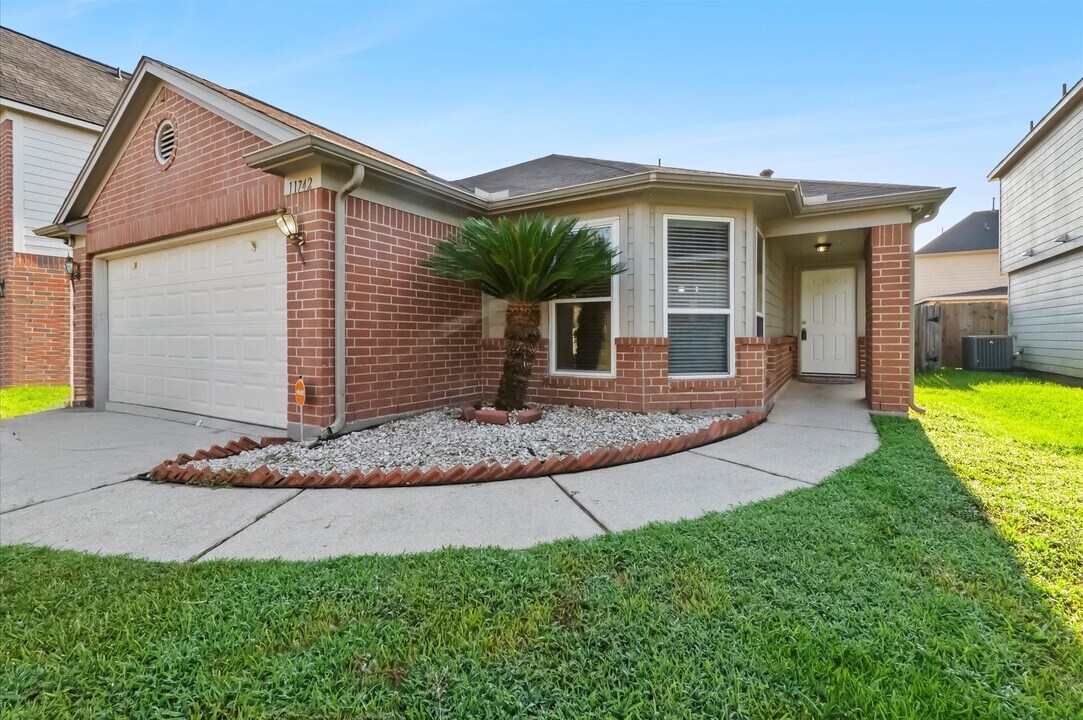 11742 Green Coral Drive in Houston, TX - Building Photo
