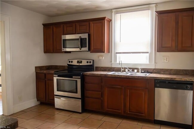 1736 Canton Ave in Norfolk, VA - Building Photo - Building Photo