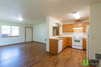 310 4th St in Cheney, WA - Building Photo - Building Photo