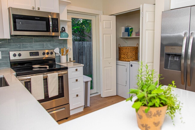 1433 NE 23rd St in Wilton Manors, FL - Building Photo - Building Photo