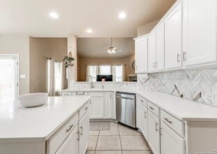 24735 Buck Creek in San Antonio, TX - Building Photo - Building Photo