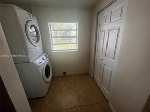 3350 SW 37th St in West Park, FL - Foto de edificio - Building Photo