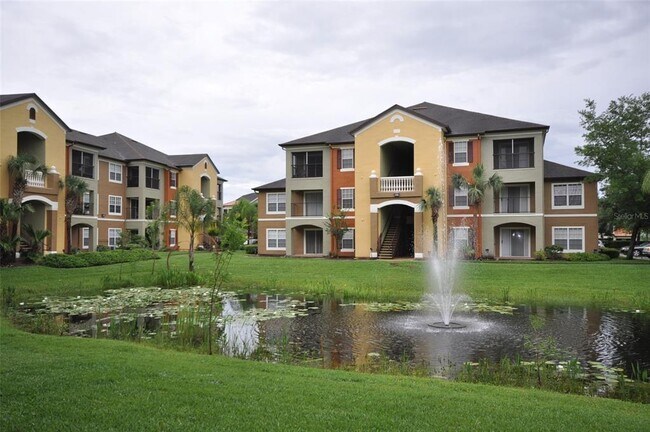 713 Crest Pines Dr in Orlando, FL - Building Photo - Building Photo