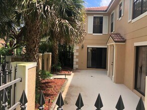 356 Prestwick Cir in Palm Beach Gardens, FL - Building Photo - Building Photo