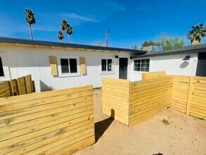 2346 W Orangewood Ave in Phoenix, AZ - Building Photo - Building Photo