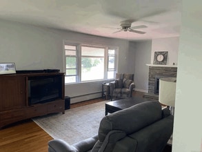 12 Pine Point Dr in Bridgeport, CT - Building Photo - Building Photo