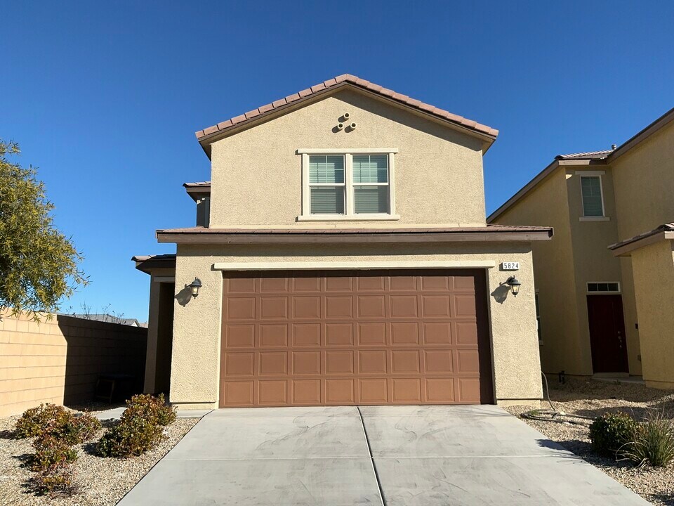 5824 Petronius St in Las Vegas, NV - Building Photo
