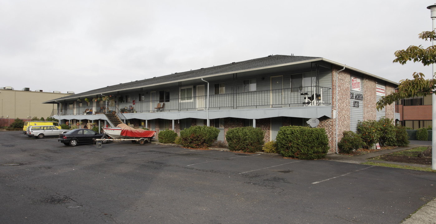 Fox Worth Apartments in Vancouver, WA - Building Photo