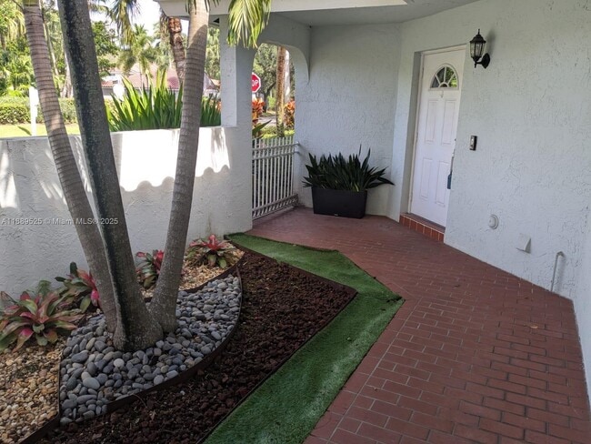 1250 Willow Dr in Weston, FL - Building Photo - Building Photo