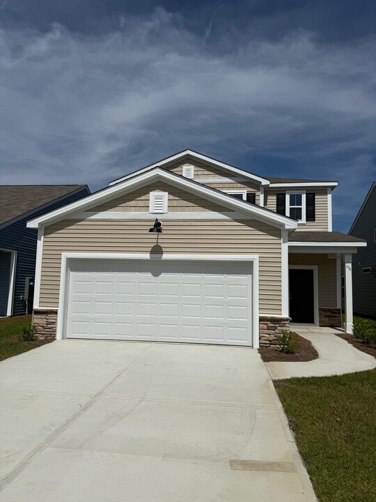 136 Dreher Dr in Hardeeville, SC - Building Photo