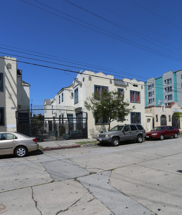 983 S Ardmore Ave in Los Angeles, CA - Building Photo