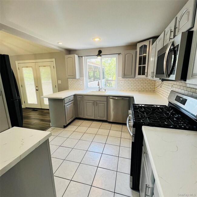 40 Iris Cir in Beacon, NY - Building Photo - Building Photo