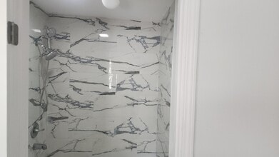 735 Lees Ln in New Orleans, LA - Building Photo - Building Photo