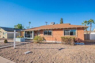 8416 E Rancho Vista Dr in Scottsdale, AZ - Foto de edificio - Building Photo