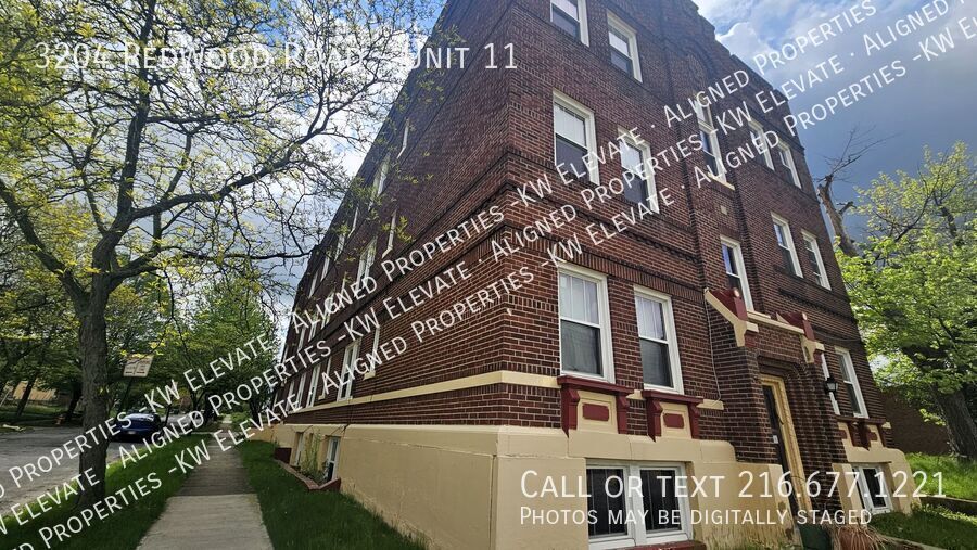 3204 Redwood Rd in Cleveland Heights, OH - Building Photo