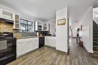 512 10th Ave S in Jacksonville Beach, FL - Building Photo - Building Photo