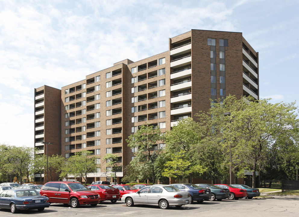 Parkview Tower & Square in Detroit, MI - Building Photo