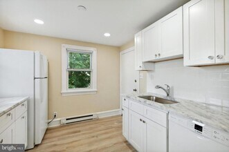 264 Walnut St in Phoenixville, PA - Building Photo - Building Photo