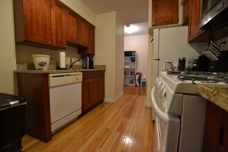 2021 Commonwealth Ave, Unit 24 in Boston, MA - Foto de edificio - Building Photo
