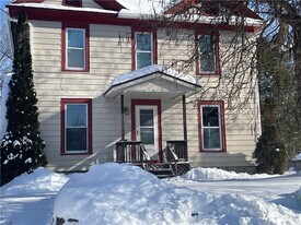 7 Wells Ave in Oneonta, NY - Building Photo