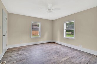 1712 Linvale Harbourton Rd in Lambertville, NJ - Foto de edificio - Building Photo