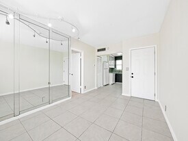 2238 Monroe St in Hollywood, FL - Building Photo