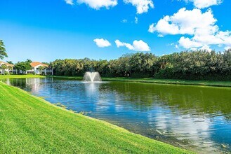 106 Palm Bay Dr in Palm Beach Gardens, FL - Building Photo - Building Photo