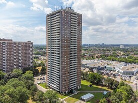 Carrington Tower Condominium in Toronto, ON - Building Photo
