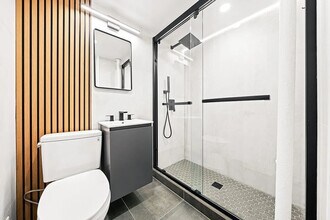 81 St Marks Pl in New York, NY - Foto de edificio - Building Photo