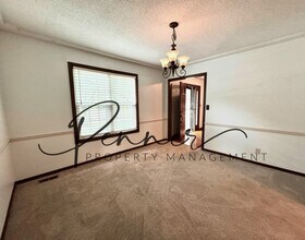 4174 SW Lafayette Pl in Lee's Summit, MO - Building Photo - Building Photo