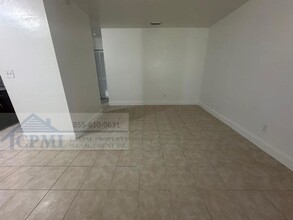 4931 SW 65 Ave in Davie, FL - Foto de edificio - Interior Photo