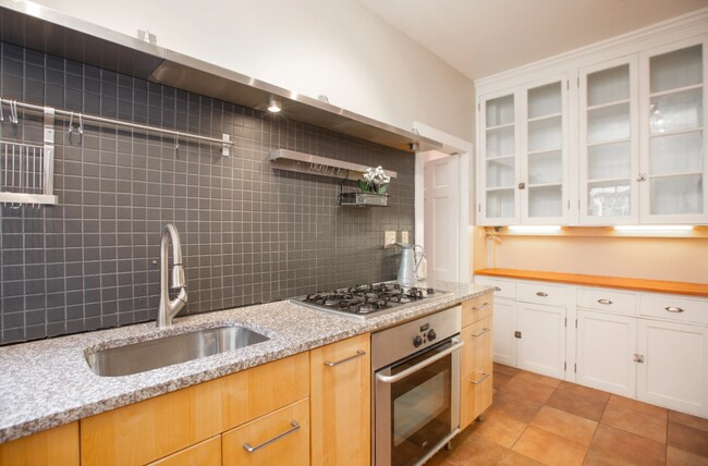 101 W 39th St, Unit Hamilton 3C in Baltimore, MD - Building Photo - Building Photo