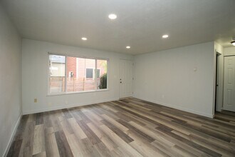 7615-7615 N Curtis Ave in Portland, OR - Building Photo - Building Photo