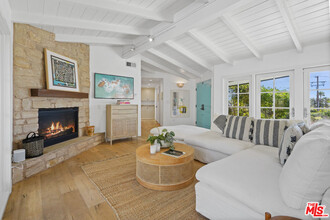 30081 Harvester Rd in Malibu, CA - Building Photo - Building Photo