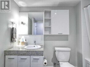 19 Singer Ct in Toronto, ON - Building Photo - Building Photo