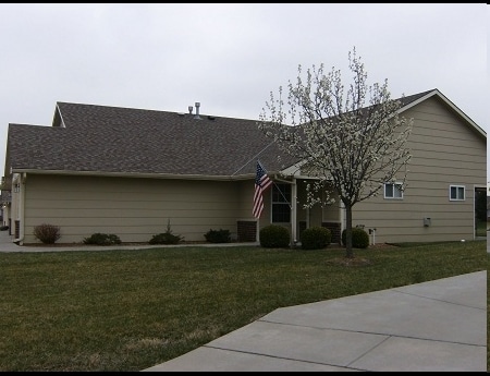 Pineridge in Wichita, KS - Foto de edificio - Building Photo