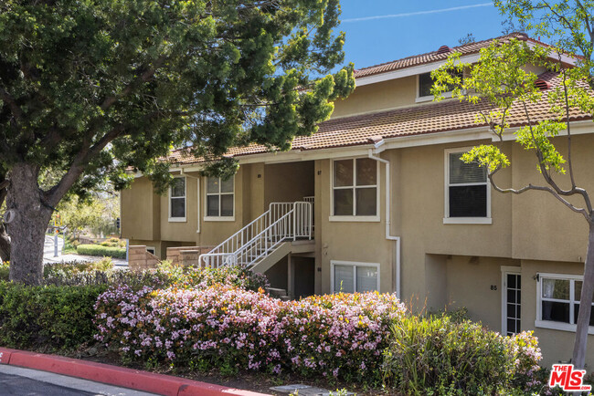 2731 Erringer Rd in Simi Valley, CA - Building Photo - Building Photo