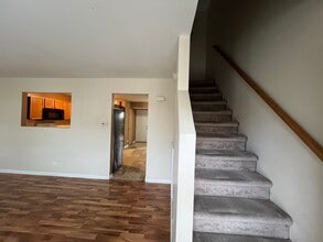 1645 Victoria Park Cir in Aurora, IL - Building Photo - Building Photo