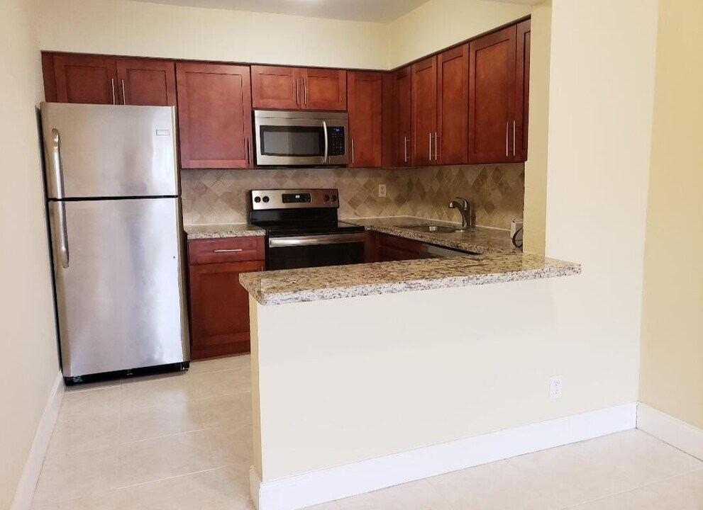 190 NE 40th St in Oakland Park, FL - Building Photo