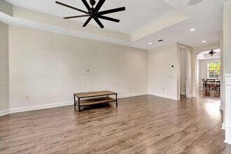 2562 Gardens Pkwy in Palm Beach Gardens, FL - Building Photo - Building Photo