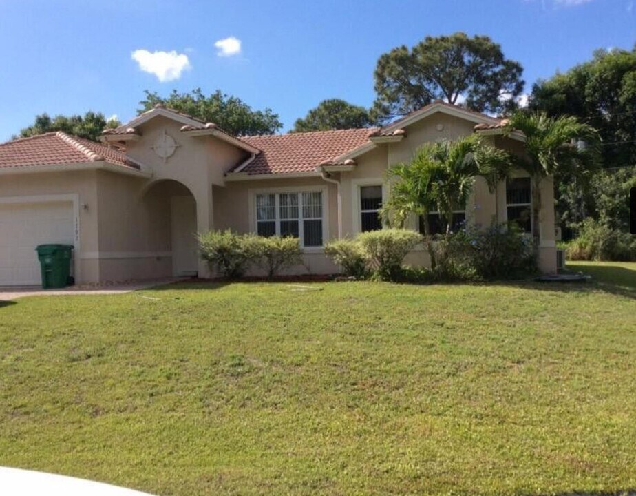 1792 SW Cannon Ave in Port St. Lucie, FL - Building Photo