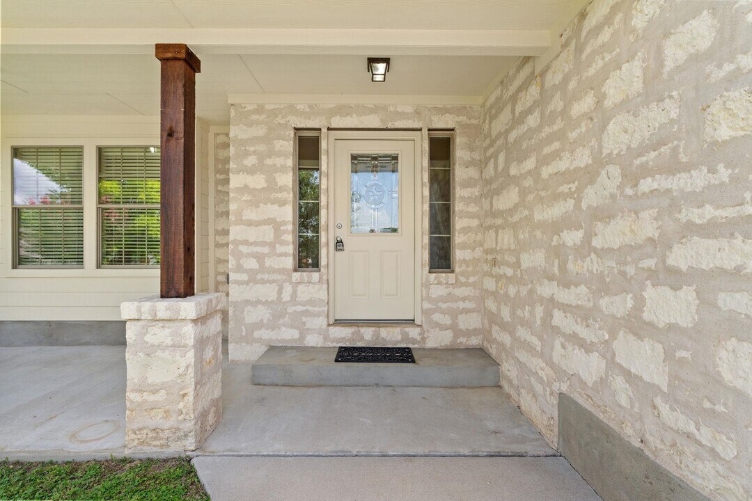 113 Gregory Cove in Burnet, TX - Building Photo