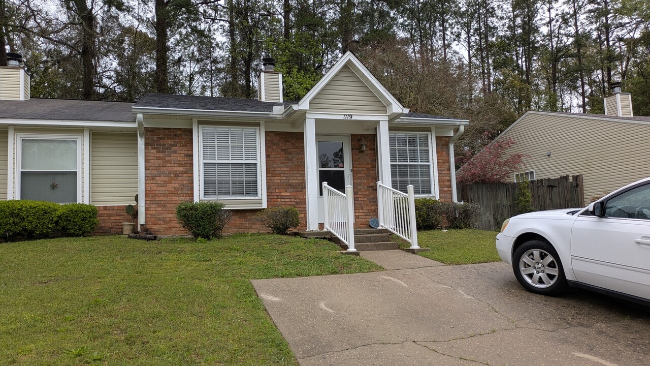 1119 Copper Creek Dr in Tallahassee, FL - Foto de edificio