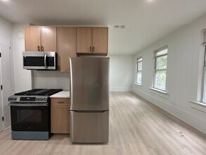 2301 N Leavitt St, Unit 1RR in Chicago, IL - Building Photo - Building Photo