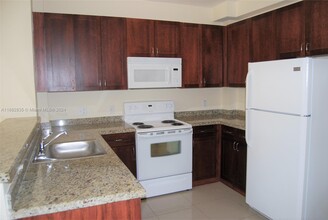 909 SW 15th Ave, Unit 2 in Miami, FL - Building Photo - Building Photo